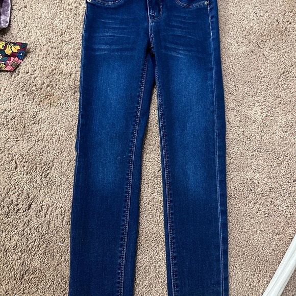 Girls size 7 raw hem jeans with Adjustable waist band - Picture 3 of 3